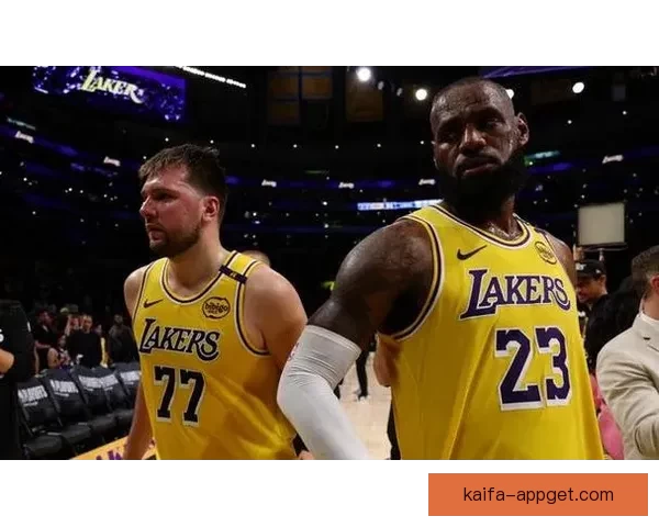 詹姆斯独占多个历史第一 湖人球员打高尔夫合影东契奇靠边站